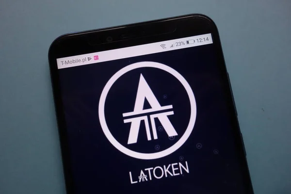 Konskie Poland November 2018 Latoken Kryptowährungsbörse Logo Auf Smartphone — Stockfoto