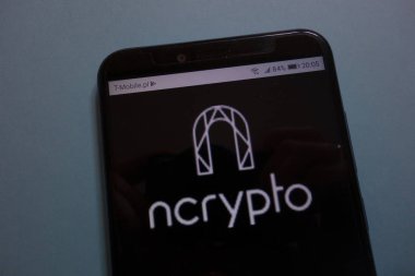 Konskie, Polonya - 10 Kasım 2018: Ncrypto (Ncr) cryptocurrency logo Smartphone cep telefonu ile