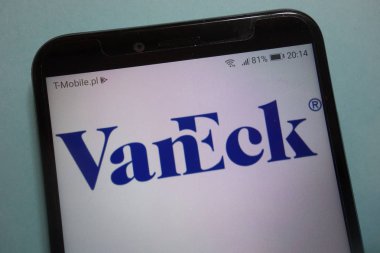 Konskie, Polonya - 10 Kasım 2018: Vaneck yatırım yönetimi firma logosu Smartphone cep telefonu ile