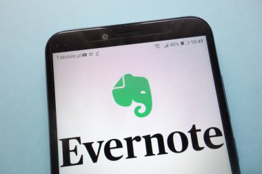 Konskie, Polonya - 12 Kasım 2018: smartphone üzerinde görüntülenen Evernote logosu