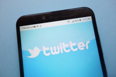 Konskie, Polonya - 12 Kasım 2018: smartphone üzerinde görüntülenen Twitter logosu
