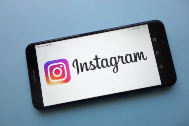 Konskie, Polonya - 12 Kasım 2018: smartphone üzerinde görüntülenen Instagram logosu