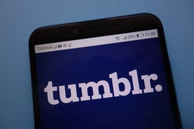 Konskie, Polonya - 12 Kasım 2018: smartphone üzerinde görüntülenen Tumblr logosu