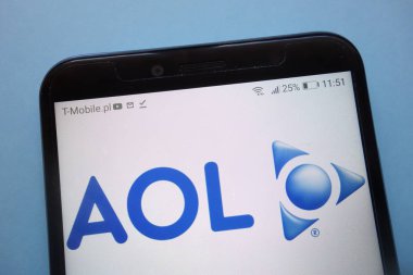 Konskie, Polonya - 12 Kasım 2018: smartphone üzerinde görüntülenen Aol logosu