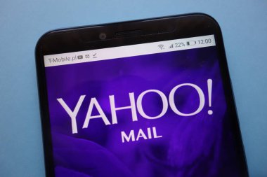 Konskie, Polonya - 12 Kasım 2018: smartphone üzerinde görüntülenen Yahoo! Mail logosu