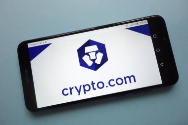 Konskie, Polonya - 18 Kasım 2018: smartphone üzerinde görüntülenen Crypto.com (Mco) cryptocurrency logosu