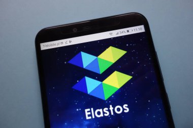 Konskie, Polonya - 18 Kasım 2018: smartphone üzerinde görüntülenen Elastos (Ela) cryptocurrency logosu