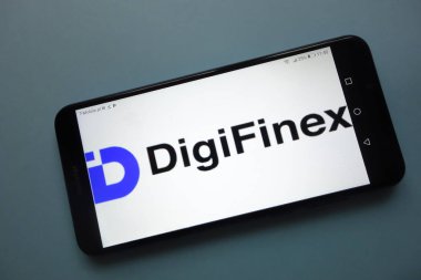 Konskie, Polonya - 18 Kasım 2018: smartphone üzerinde görüntülenen Digifinex cryptocurrency Döviz logosu