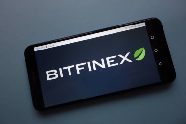 Konskie, Polonya - 18 Kasım 2018: smartphone üzerinde görüntülenen Bitfinex cryptocurrency Döviz logosu
