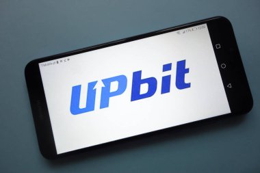 Konskie, Polonya - 18 Kasım 2018: smartphone üzerinde görüntülenen Upbit cryptocurrency Döviz logosu