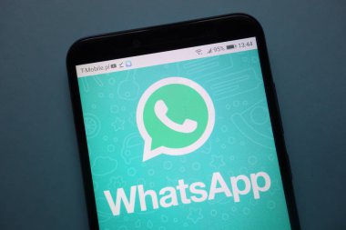 Konskie, Polonya - 25 Kasım 2018: smartphone üzerinde görüntülenen Whatsapp Messenger logosu