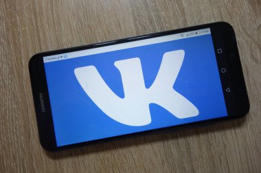 Konskie, Polonya - 01 Aralık 2018: smartphone üzerinde görüntülenen Vkontakte (Vk) logo