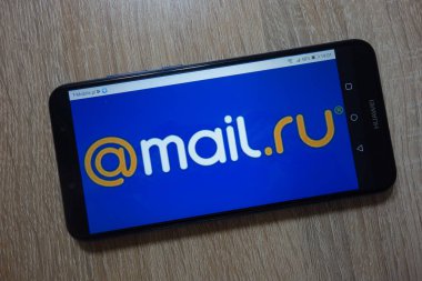 Konskie, Polonya - 01 Aralık 2018: smartphone üzerinde görüntülenen Mail.Ru logosu