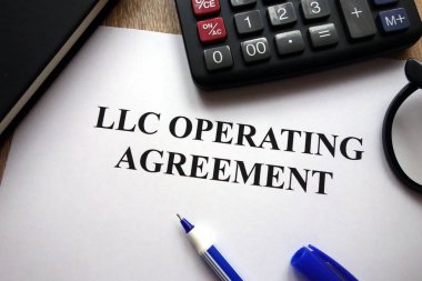 Llc işletim anlaşma, kalem, gözlük ve resepsiyon hesap makinesi