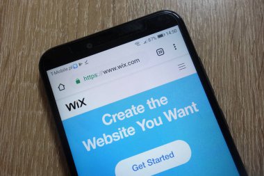 Konskie, Polonya - 09 Aralık 2018: smartphone üzerinde görüntülenen Wix Web sitesi (www.wix.com)