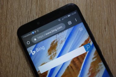 Konskie, Polonya - 09 Aralık 2018: smartphone üzerinde görüntülenen Bing Web sitesi (www.bing.com). Sahip olduğu ve Microsoft tarafından işletilen bir web arama motoru Bing olduğunu