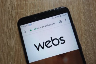Konskie, Polonya - 09 Aralık 2018: smartphone üzerinde görüntülenen Webs Web sitesi (www.webs.com)