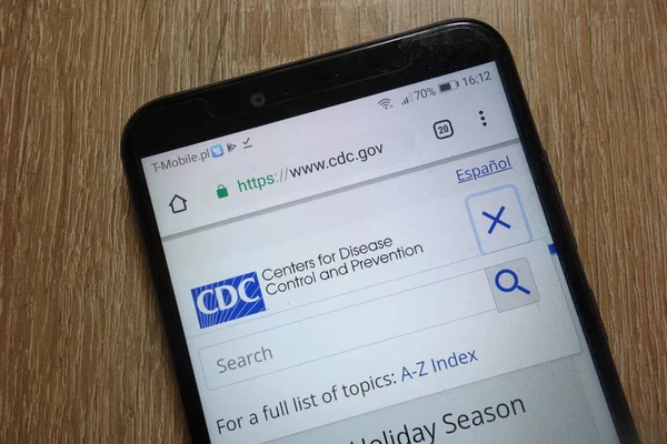 Konskie ポーランド 2018 センター疾病管理 Cdc Web サイト スマート フォンに表示されます — ストック写真