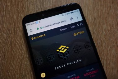Konskie, Polonya - 16 Aralık 2018: smartphone üzerinde görüntülenen Binance cryptocurrency exchange Web (www.binance.com)