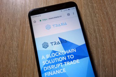Konskie, Polonya - 28 Aralık 2018: smartphone üzerinde görüntülenen Traxia (Tmt) cryptocurrency Web sitesi