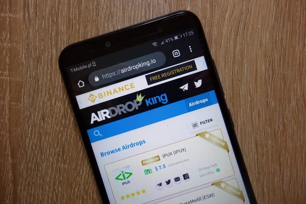 Konskie Polen December 2018 Airdrop Koning Website Airdropking Weergegeven Smartphone — Stockfoto