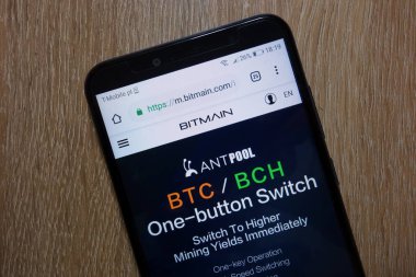 Konskie, Polonya - 28 Aralık 2018: smartphone üzerinde görüntülenen Bitmain Web sitesi (m.bitmain.com)