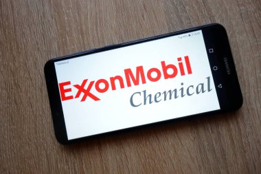 Konskie, Polonya - 05 Ocak 2019: smartphone üzerinde görüntülenen Exxonmobil logosu