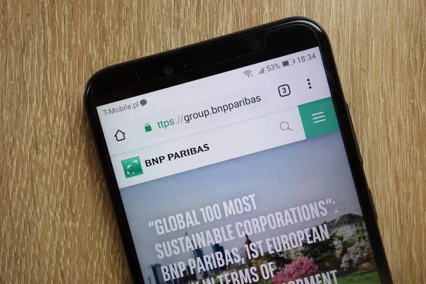 Konskie, polen - 22. Januar 2019: bnp paribas bank website (group.bnpparibas) wird auf dem Smartphone angezeigt — Stockbild Konskie Polen Januar 2019 Bnp Paribas Bank Website Group Bnpparibas — Stockfoto