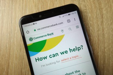 Konskie, Polonya - 31 Ocak 2019: smartphone üzerinde görüntülenen ticaret Bancshares, Inc banka Web sitesi (www.commercebank.com)