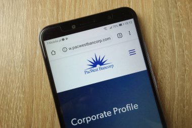 Konskie, Polonya - 31 Ocak 2019: smartphone üzerinde görüntülenen Pacwest Bancorp Web sitesi (www.pacwestbancorp.com)