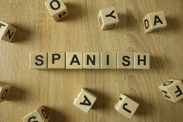 Tahta Bloklar Spanyolca Kelime Üstünde Okul Sırası — Stok fotoğraf