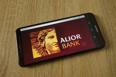 Konskie, Polonya - 15 Şubat 2019: smartphone üzerinde görüntülenen Alior banka logosu