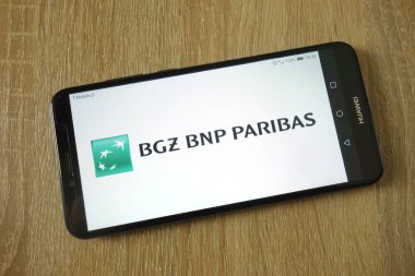 Konskie, Polonya - 15 Şubat 2019: smartphone üzerinde görüntülenen Bgz Bnp Paribas banka logosu