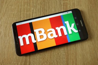 Konskie, Polonya - 15 Şubat 2019: smartphone üzerinde görüntülenen mbank logosu