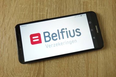 Konskie, Polonya - 15 Şubat 2019: smartphone üzerinde görüntülenen Belfius banka logosu