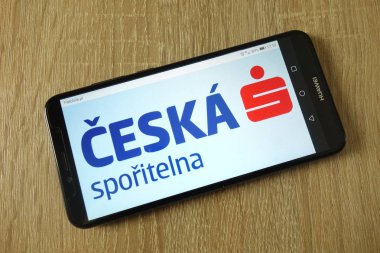 Konskie, Polonya - 15 Şubat 2019: smartphone üzerinde görüntülenen Ceska sporitelna banka logosu