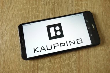Konskie, Polonya - 22 Şubat 2019: smartphone üzerinde görüntülenen Kaupthing Bank logosu