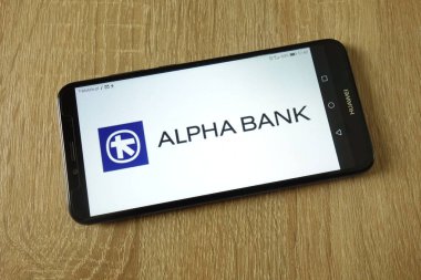 Konskie, Polonya - 22 Şubat 2019: smartphone üzerinde görüntülenen Alpha Bank logosu