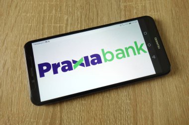 Konskie, Polonya - 22 Şubat 2019: smartphone üzerinde görüntülenen Praxia banka logosu