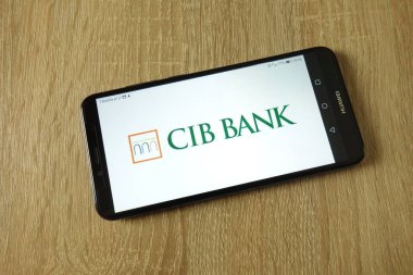 Konskie, Polonya - 22 Şubat 2019: smartphone üzerinde görüntülenen CIB banka logosu