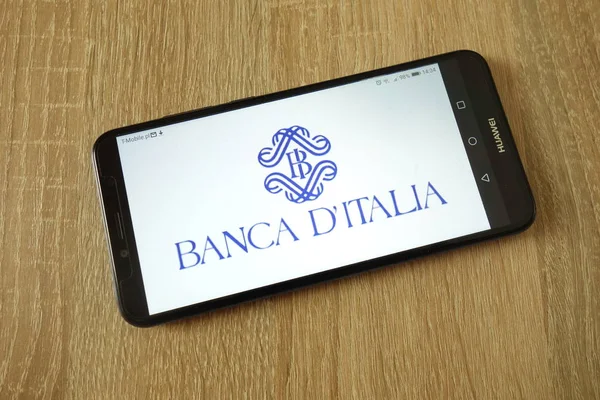 Konskie, Polonya - 23 Şubat 2019: smartphone üzerinde görüntülenen Banca Bisiklet Turu logosu