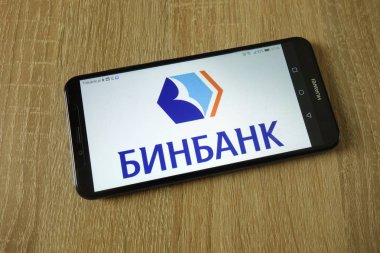 Konskie, Polonya - 14 Mart 2019: smartphone üzerinde görüntülenen B ve N Bank logosu