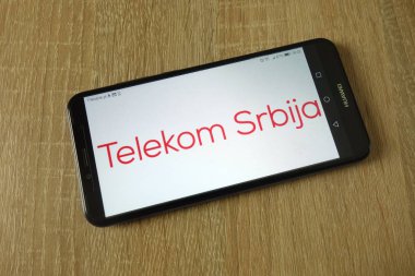 Konskie, Polonya - 14 Mart 2019: smartphone üzerinde görüntülenen Telekom Srbija logosu