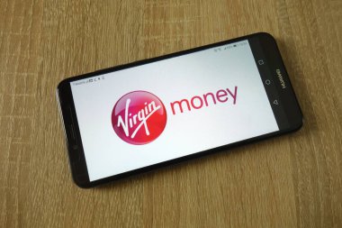 Konskie, Polonya - 16 Mart 2019: smartphone üzerinde görüntülenen Virgin para logosu