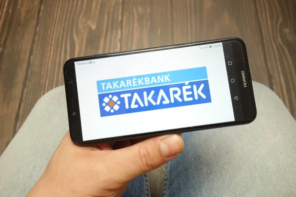 Konskie, Polonya - 05 Mayıs 2019: Takarekbank logosu akıllı telefonda görüntülendi