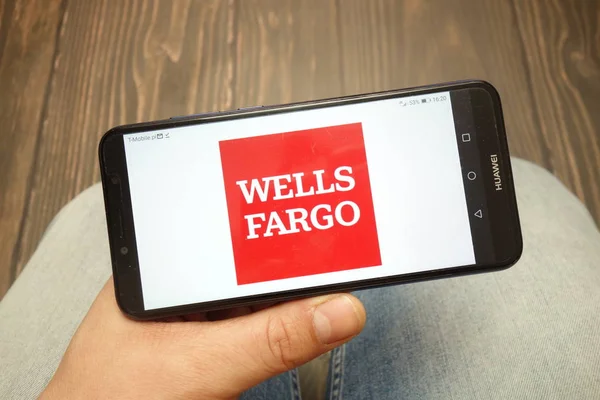 KONSKIE, POLAND - 05 MAY, 2019: Wells Fargo and Company logo displayed on smartphone — Stock Photo, Image