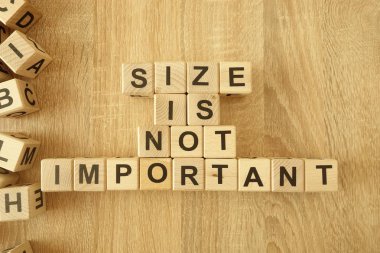 Metin boyutu masada ahşap bloklardan önemli değildir