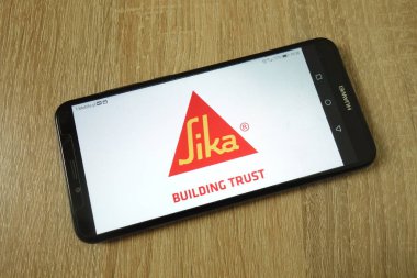 Konskie, Polonya - 11 Haziran 2019: Cep telefonunda Sika Ag şirket logosu