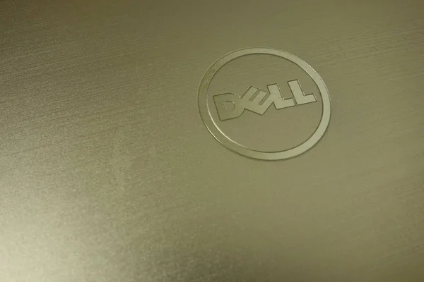 KONSKIE, POLAND - 21 июня 2019 года: логотип Dell на ноутбуке — стоковое фото