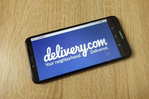 Konskie, Polen-21 juni 2019: Delivery.com LLC Company logo på mobiltelefon — Stockfoto